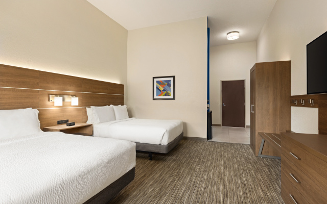 photo 5 of Holiday Inn Express & Suites Akron Regional Airport Area by IHG