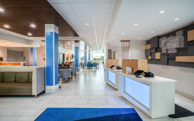photo 2 of Holiday Inn Express & Suites Atlanta Airport NE - Hapeville by IHG