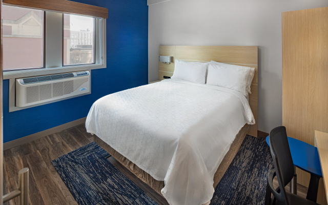 photo 4 of Holiday Inn Express and Suites Atlanta Downtown by IHG