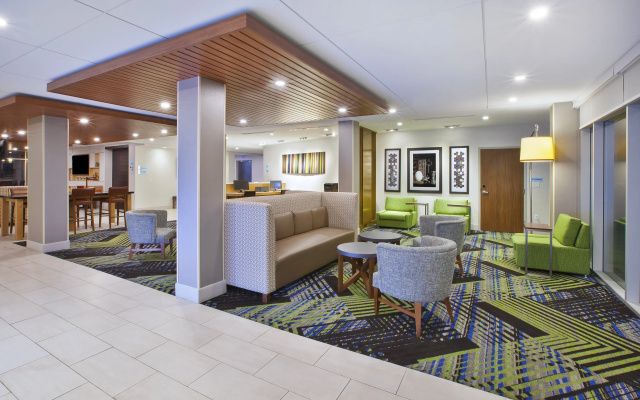 photo 2 of Holiday Inn Express Grand Rapids Airport North by IHG