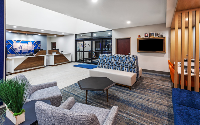photo 2 of Holiday Inn Express and Suites Henderson by IHG