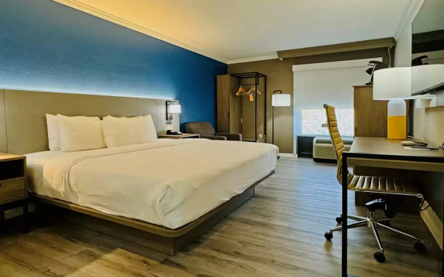photo 5 of Comfort Inn & Suites Houston I-10 West Energy Corridor