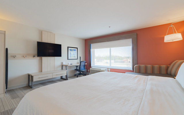 photo 4 of Holiday Inn Express & Suites Marion by IHG