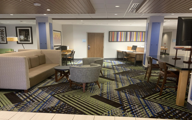 photo 2 of Holiday Inn Express & Suites Middletown by IHG