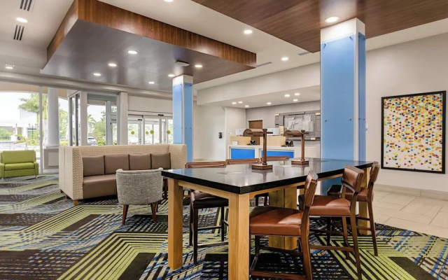 photo 2 of Holiday Inn Express and Suites Miramar by IHG