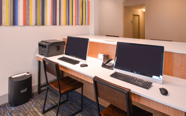 photo 5 of Holiday Inn Express Suites Omaha 120Th And Maple