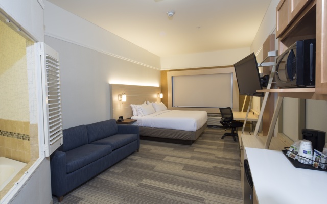 photo 4 of Holiday Inn Express And Suites Rochester Hill