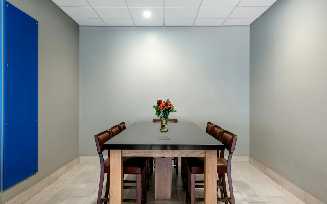 photo 5 of Holiday Inn Express & Suites Santa Ana - Orange County by IHG