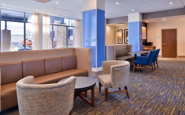 photo 2 of Holiday Inn Express Bloomington