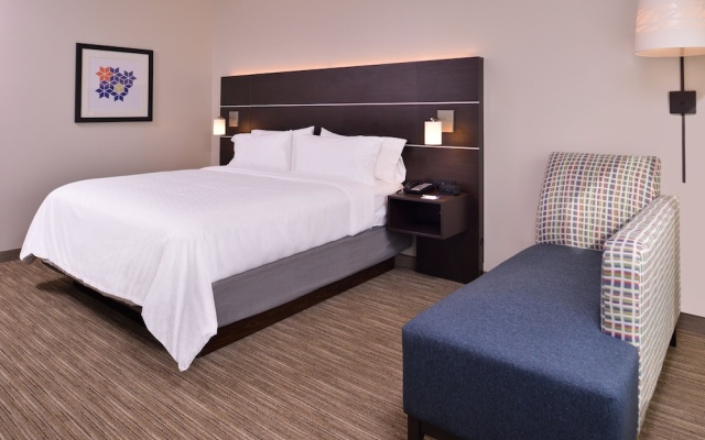 photo 3 of Holiday Inn Express Bloomington