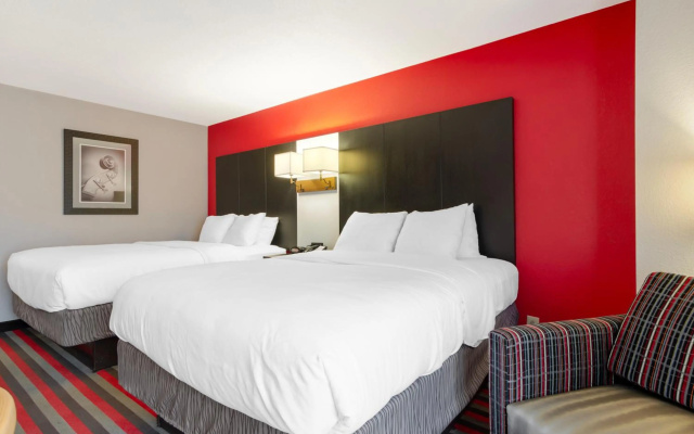 photo 3 of Comfort Inn & Suites Carrollton