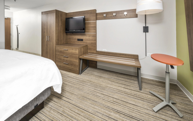 photo 5 of Holiday Inn Express Chicago NW - Vernon Hills by IHG