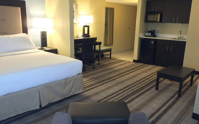 photo 2 of Holiday Inn Express Chicago NW - Arlington Heights by IHG