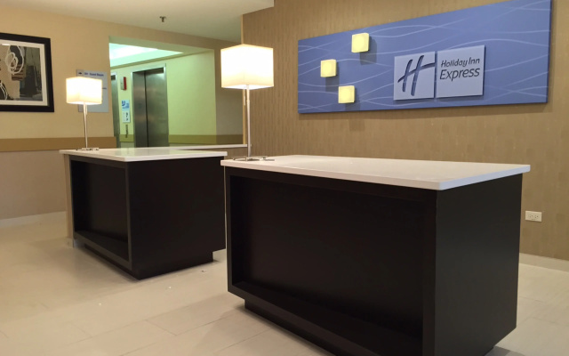photo 4 of Holiday Inn Express Chicago NW - Arlington Heights by IHG