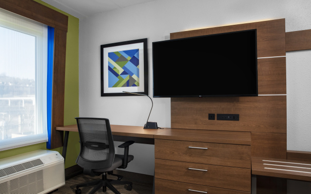 photo 3 of Holiday Inn Express Charleston-Civic Center by IHG
