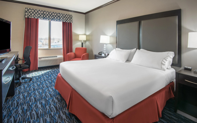 photo 5 of Holiday Inn Express Cleveland Airport - Brookpark by IHG