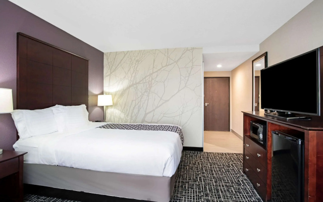 photo 5 of La Quinta Inn & Suites by Wyndham Denver Aurora Medical