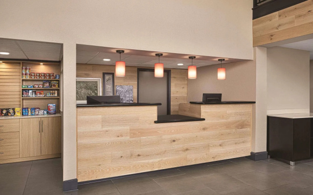 photo 2 of Country Inn & Suites by Radisson, Dunn I-95