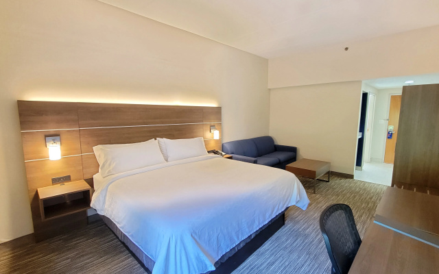 photo 2 of Holiday Inn Express Edgewood-Aberdeen-Bel Air by IHG