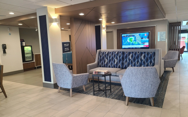 photo 2 of Holiday Inn Express & Suites Ft. Lauderdale N - Exec Airport by IHG