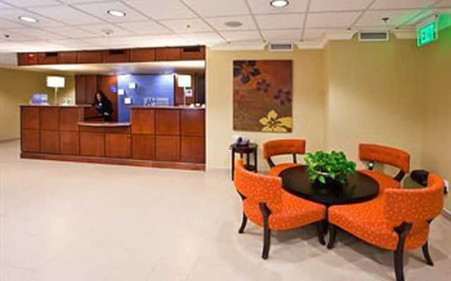 photo 2 of Holiday Inn Express Ft Lauderdale N Exec