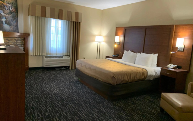 photo 3 of Quality Inn & Suites Hendersonville - Flat Rock