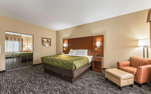 photo 4 of Quality Inn & Suites Hendersonville - Flat Rock
