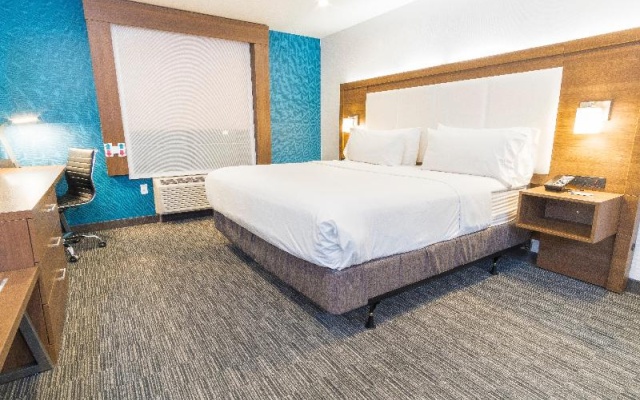 photo 3 of Holiday Inn Express Hollywood Walk Of Fame