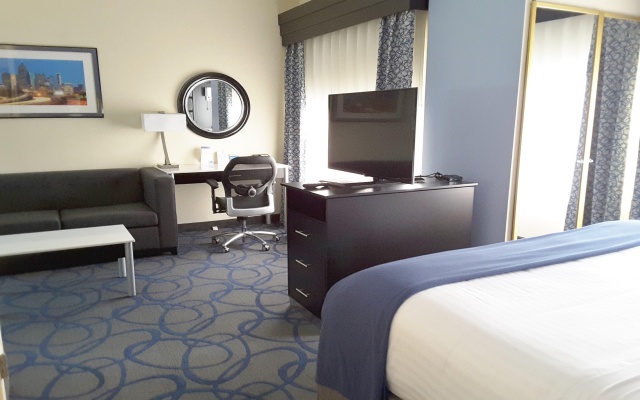 photo 4 of Holiday Inn Express Hotel & Suites by IHG