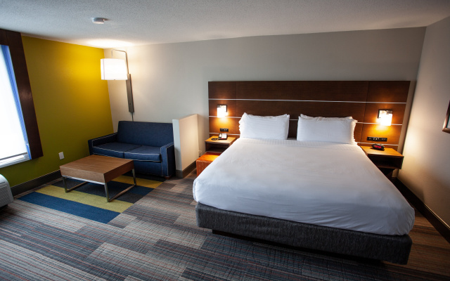 photo 4 of Holiday Inn Express & Suites Atlanta N-Perimeter Mall Area by IHG