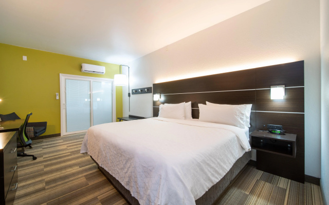 photo 5 of Holiday Inn Express Hotel & Suites Bedford by IHG
