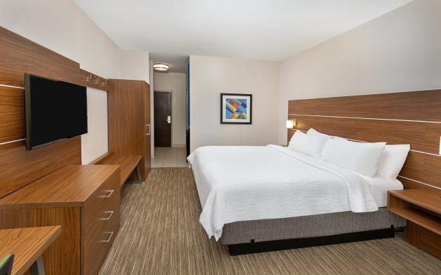 photo 4 of Holiday Inn Express Hotel & Suites Birmingham - Inverness by IHG