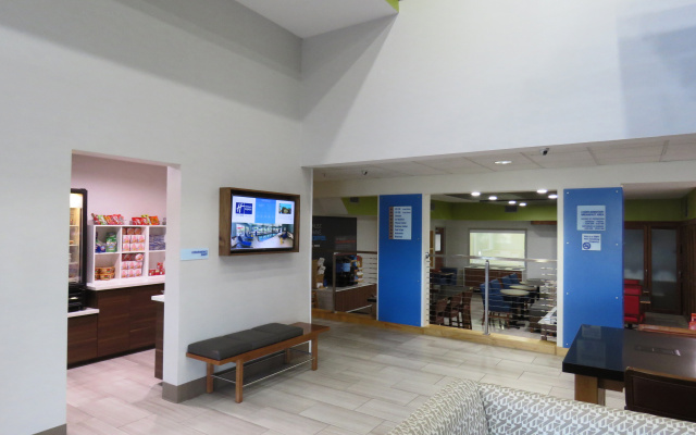 photo 2 of Holiday Inn Express & Suites Burlington by IHG