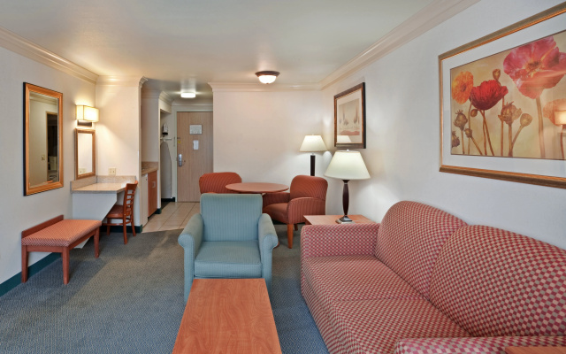 photo 3 of Holiday Inn Express & Suites Burlington by IHG