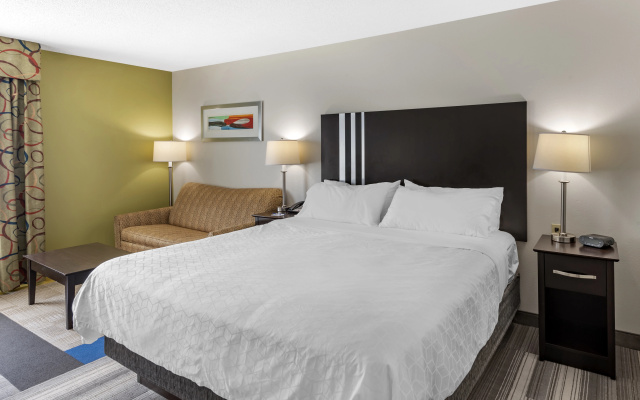 photo 2 of Holiday Inn Express Hotel & Suites Cincinnati-Blue Ash by IHG