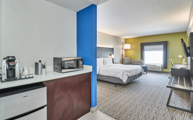 photo 4 of Holiday Inn Express Hotel & Suites Clearwater/Us 19 N by IHG