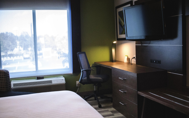photo 3 of Holiday Inn Express & Suites Columbia-I-26 @ Harbison Blvd by IHG