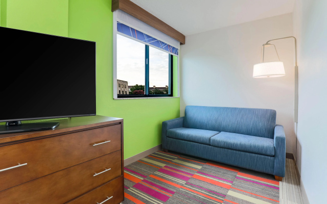 photo 3 of Holiday Inn Express & Suites Fort Worth Downtown by IHG