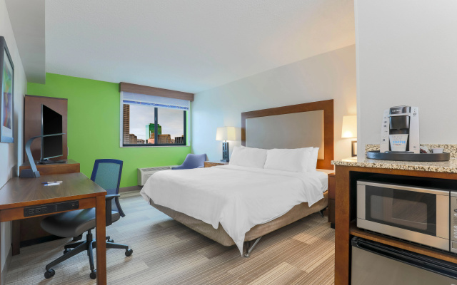photo 5 of Holiday Inn Express & Suites Fort Worth Downtown by IHG