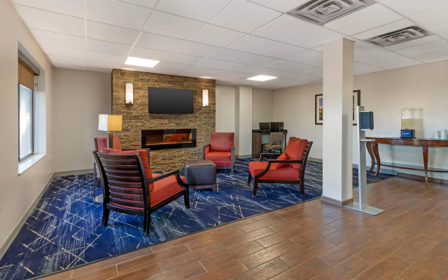 photo 2 of Comfort Inn Franklin Highway 96