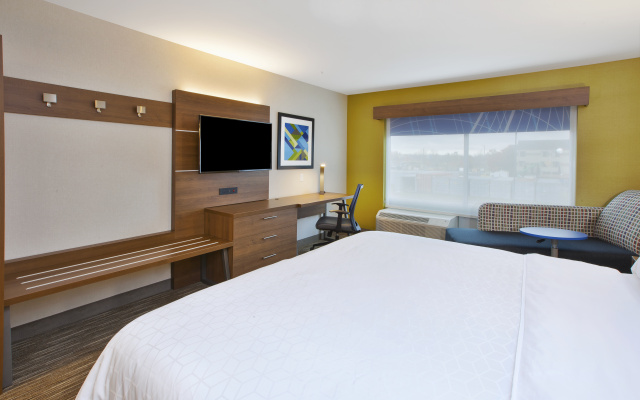 photo 3 of Candlewood Suites Grand Rapids Airport