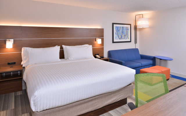 photo 4 of Holiday Inn Express & Suites Indianapolis Dtn-Conv Ctr Area by IHG