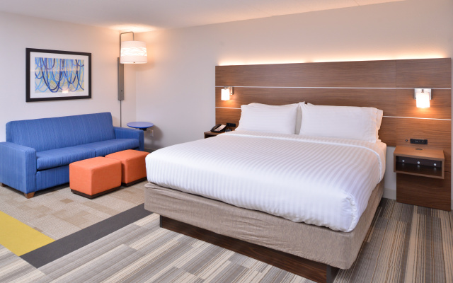 photo 5 of Holiday Inn Express & Suites Indianapolis Dtn-Conv Ctr Area by IHG