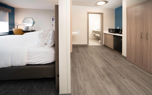 photo 3 of HOLIDAY INN EXPRESS & SUITES INDIANAPOLIS - EAST by IHG