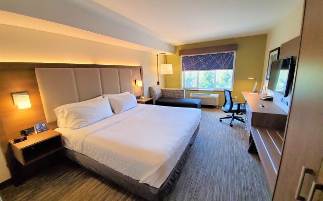 photo 4 of Holiday Inn Express & Suites Seattle North - Lynnwood by IHG