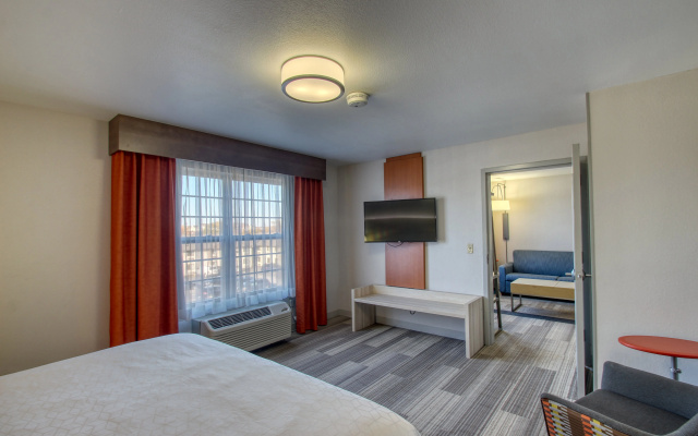 photo 4 of Holiday Inn Express Hotel & Suites Milwaukee Airport by IHG