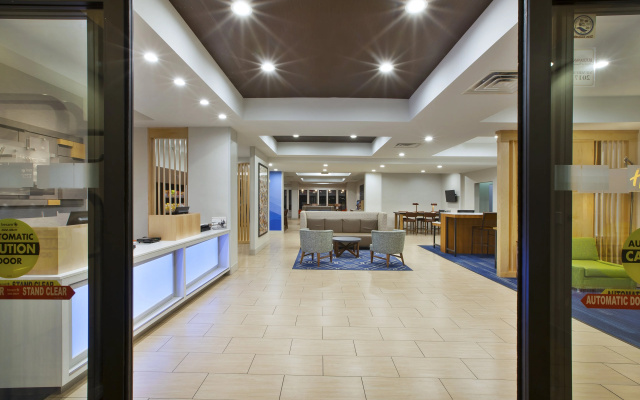 photo 2 of Holiday Inn Express Hotel & Suites Niles by IHG