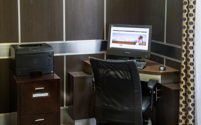 photo 3 of Holiday Inn Express Hotel & Suites Oxford by IHG