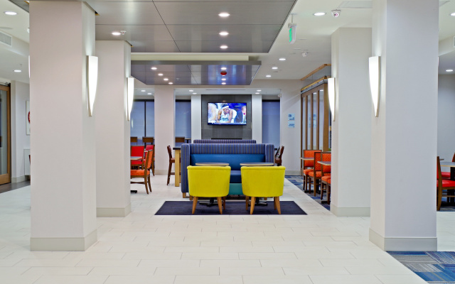 photo 2 of Holiday Inn Express Hotel & Suites Phoenix North Scottsdale by IHG