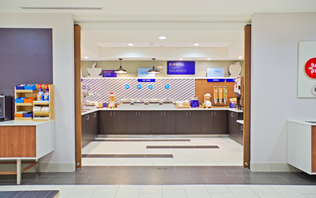 photo 5 of Holiday Inn Express Hotel & Suites Phoenix North Scottsdale by IHG